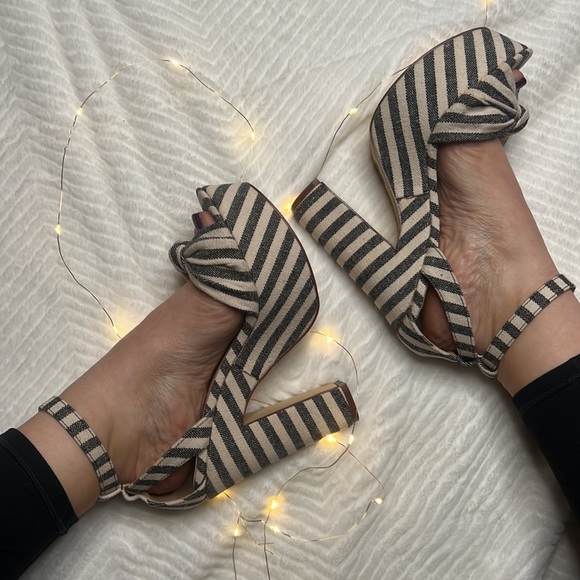 JustFab Lawren Wide Width Striped Platform Sandal - Size 10 - Picture 4 of 14